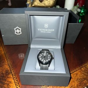 Swiss Army Victorinox Watch - NWT (Free shipping)